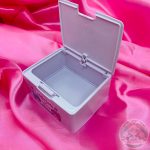 Caja organizadora vista desde arriba y abierta. Sistema de apertura con resorte a presión.