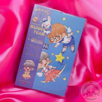 Cuaderno Bunni Team, modelo 3. Tapa de color azul con dibujo de dos chicas kawaii con alas flotando entre estrellas.