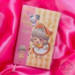 Cuaderno Bunny Team de color naranja decorado con el dibujo de una chica kawaii con vestido naranja.