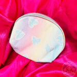 Sobre con estampado de corazones.