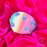 Sobre con estampado de corazones.