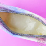 Primer plano del interior del neceser.