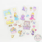 Dos planchas de stickers, imágenes de dos chicas kawaii, ropa, animales, objetos del hogar.