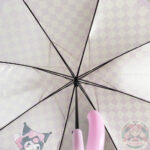 ▫️Importado, sin licencia oficial. ▫️Precio rebajado por falla de fabrica en la lona, ver fotos. ▫️La modelo que sostiene el paraguas mide 1,57. ▫️Cerrado mide 75 cm de largo, 8 cm de ancho. ▫️Abierto mide 68 cm de alto, 87 cm ancho.